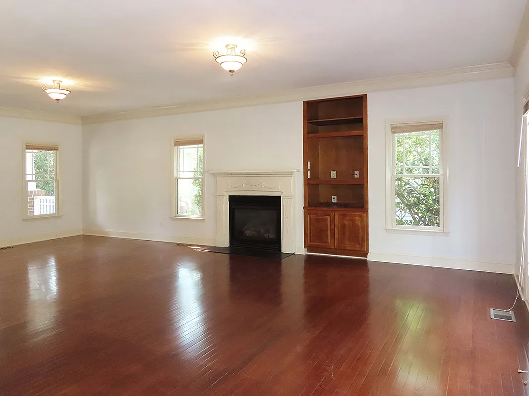 3 bed, 2.5 bath, 2537 sqft, $2,495 — Photo 2