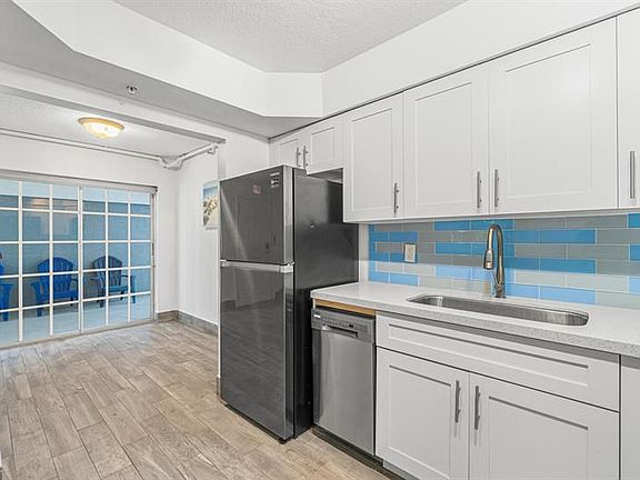 3rd image of 801 N Andrews Ave #6