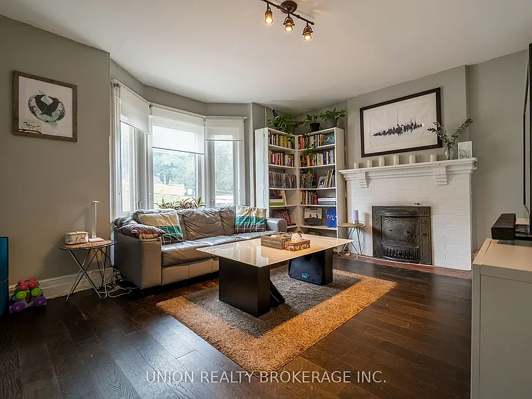 2471 Queen St E #UPPER — Photo 4