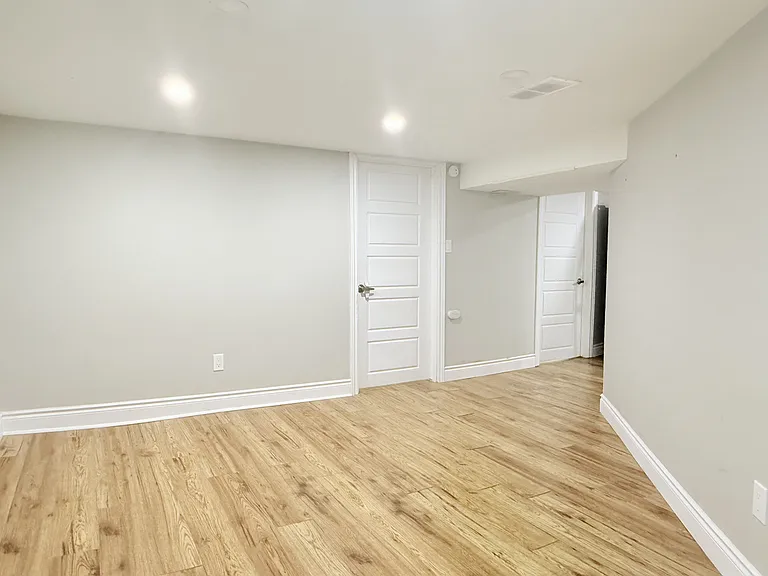 1396 Lillian Ave #LOWER — Photo 3