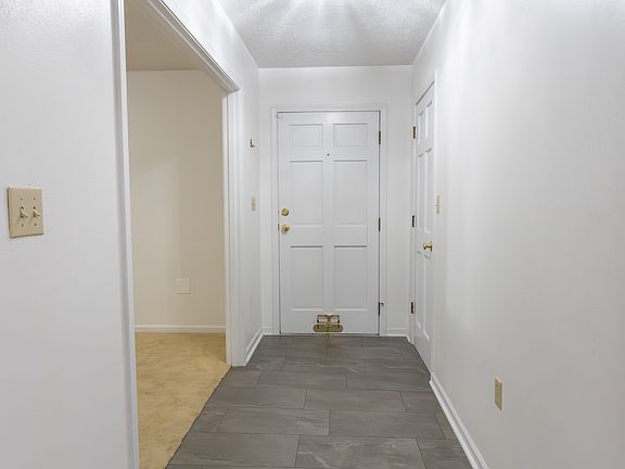 3rd image of 450 Murphy Rd