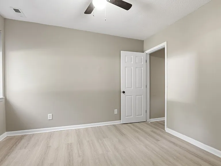 1200 Grady St — Photo 12