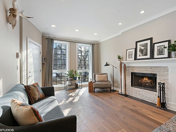 3rd image of 1842 W Armitage Ave #1