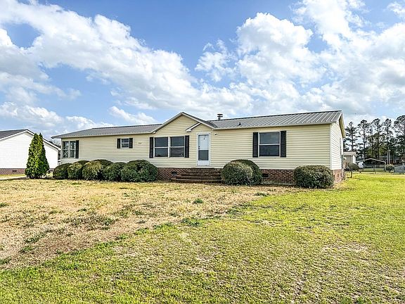 3rd image of 104 Sweetwater Dr