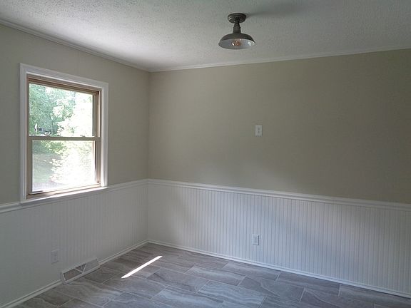 4th image of 1647 Maple Dr