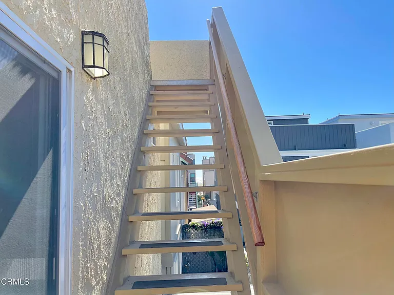 117 La Brea St — Photo 62