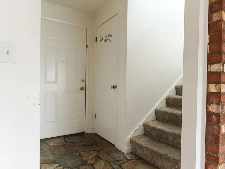 2019 C St SE — Photo 3