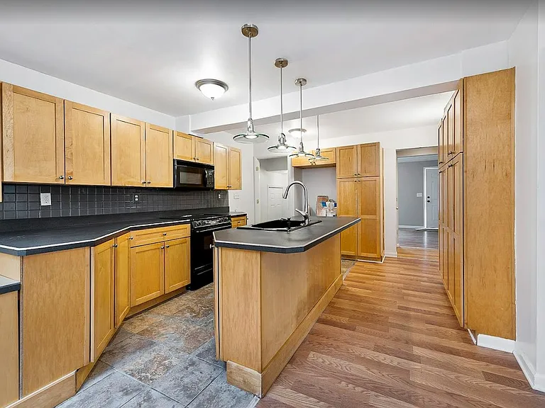 15860 Lexington St — Photo 12