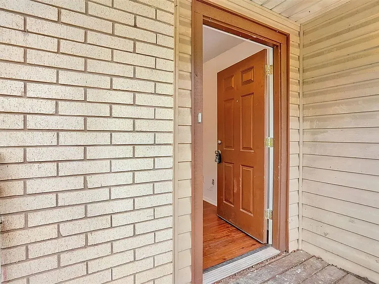 714 Martindale Rd — Photo 2