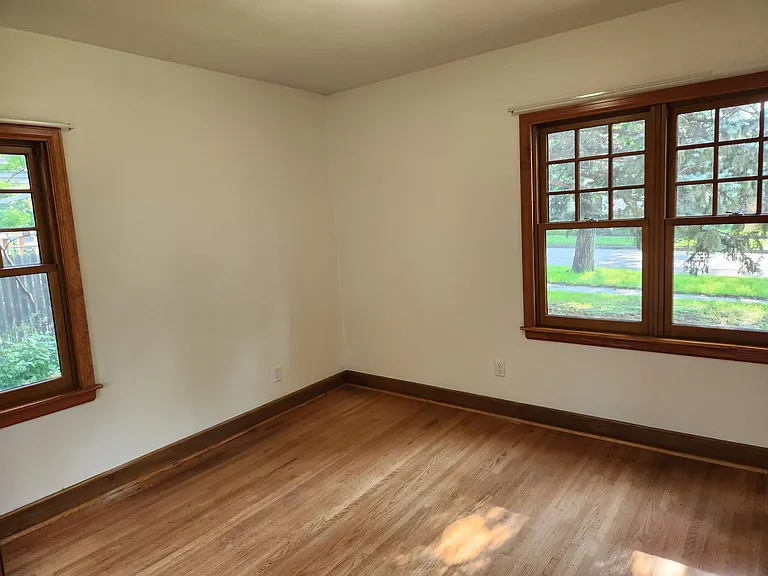 913 2nd St NE #1 — Photo 6
