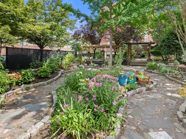 46-01 39th Avenue image 9 of 10