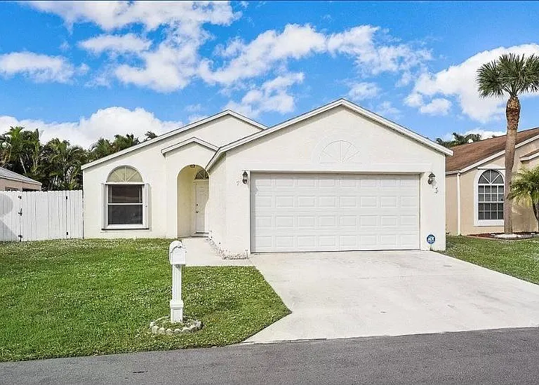 7 Bentwater Cir — Photo 1