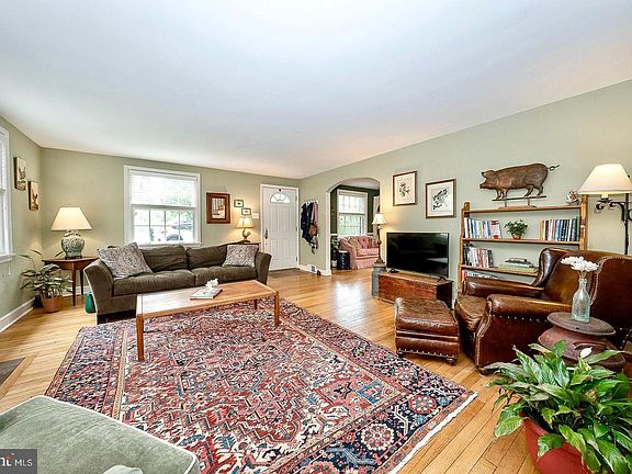 5th image of 305 Eagle Rd