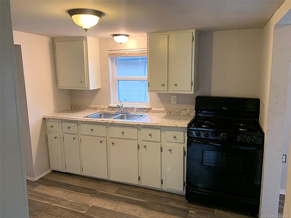 4th image of 517 N Birch Ave