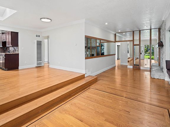 3rd image of 539 Center St