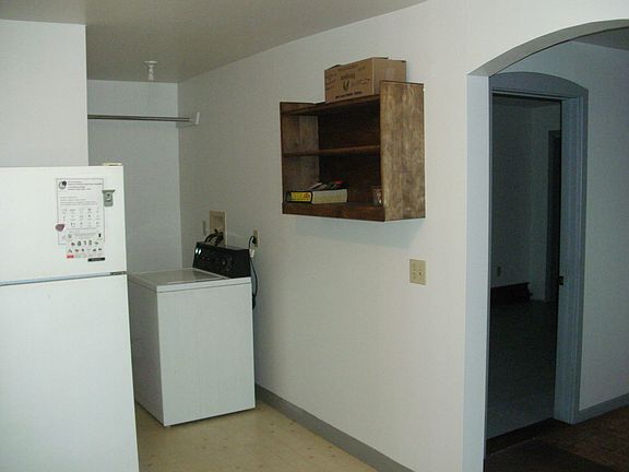 1st Floor Kitchen/Laundry