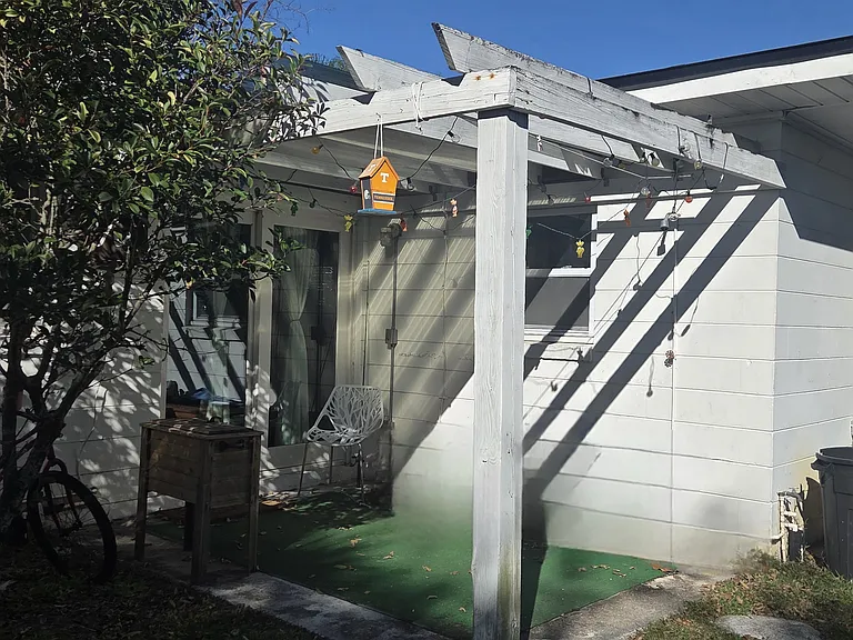 457 Hopkins St — Photo 10