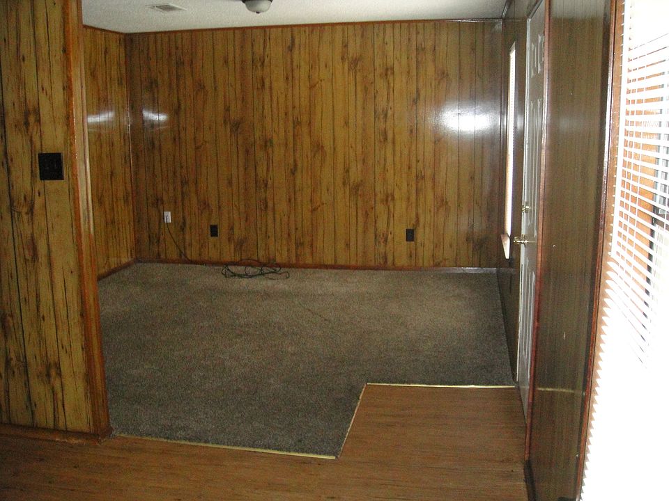 2404 Living Room_04172015