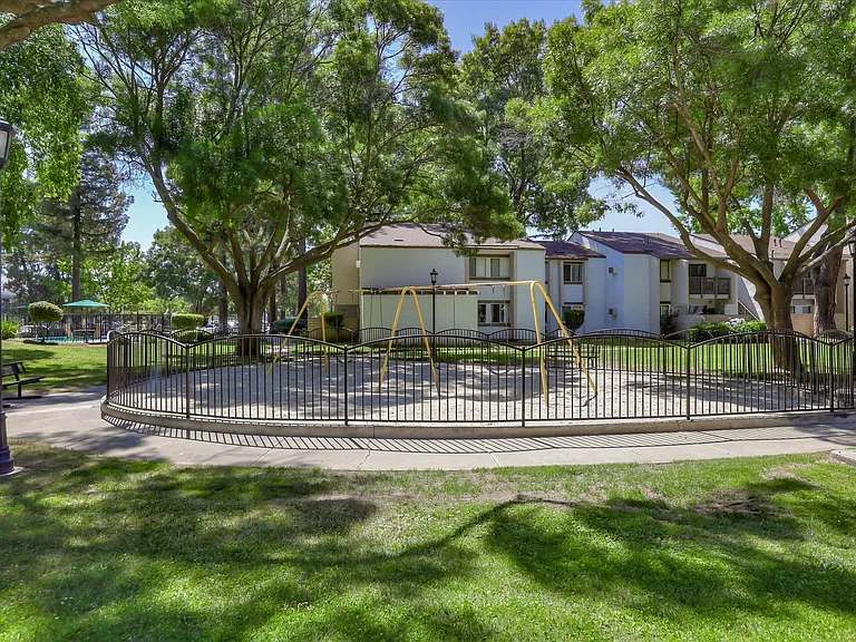 Santa Teresa Apartments — Photo 6