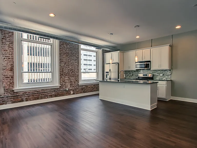 210 Walnut St — Photo 1