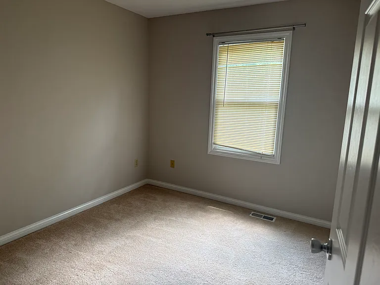 678 Union Dr — Photo 30