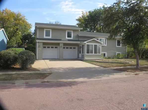 209 E Vera Ln, Brandon, SD 57005