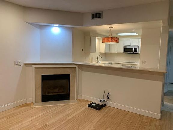 5th image of 144 S 3rd St Unit 128