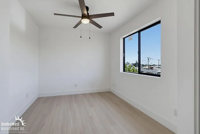 3075 Hawthorn St #5 — Photo 19