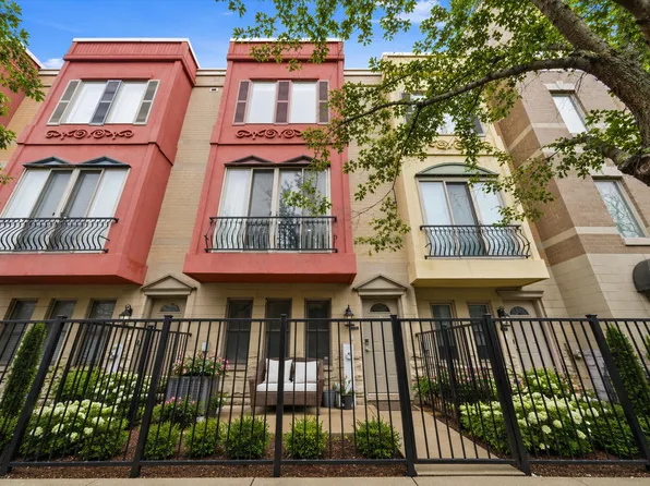 527 N Peoria St, Chicago, IL 60642