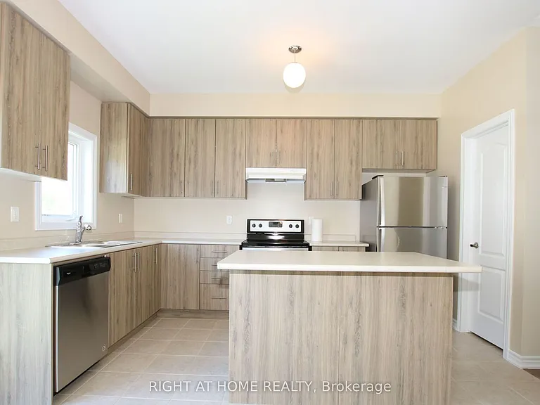 49 Milson Cres — Photo 2