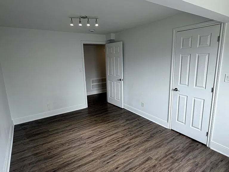 563 Woolwich St #1 — Photo 13