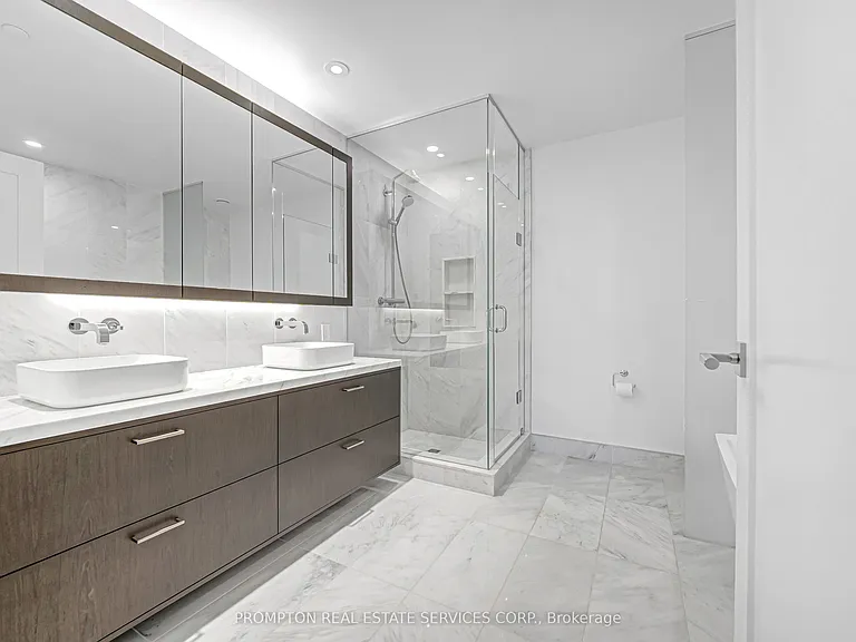 455 Wellington St W #908 — Photo 41