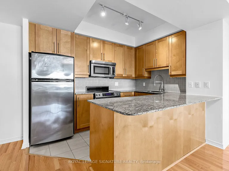 736 Spadina Ave #409 — Photo 6