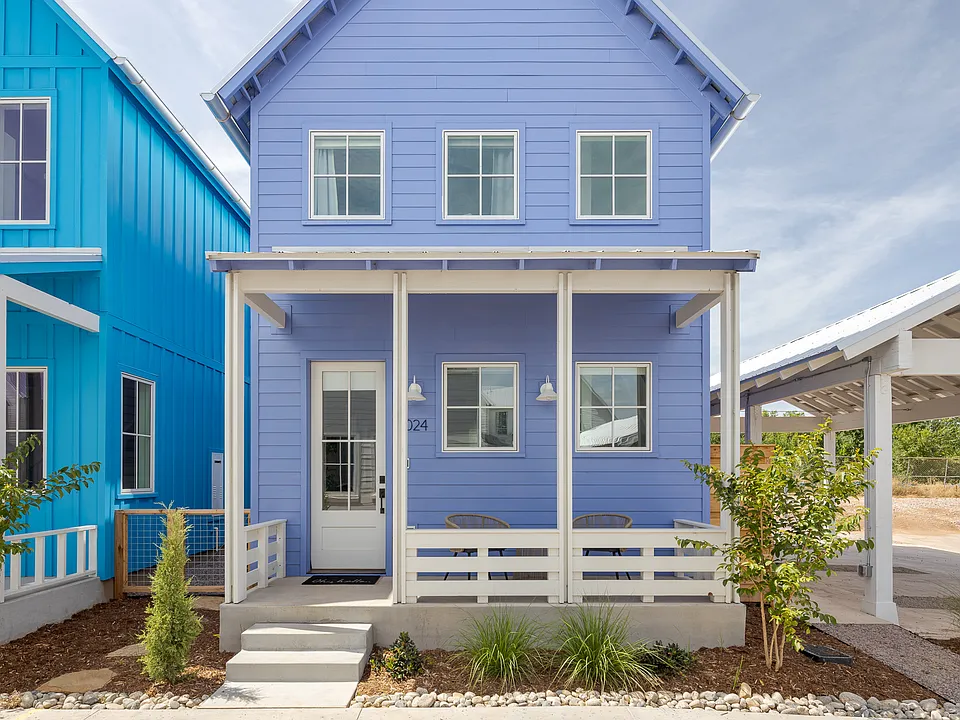 1024 Hangar Dr