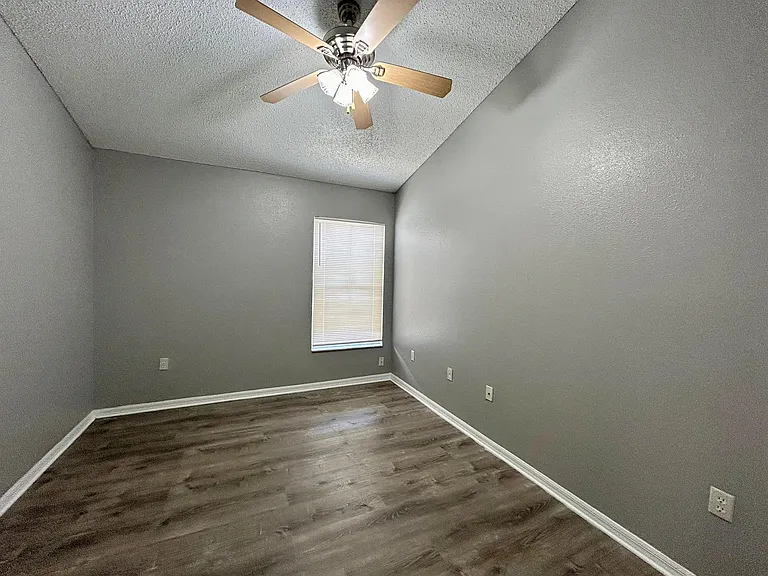 138 Sir Phillips Dr — Photo 10