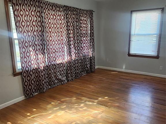 4th image of 1617 Venice Ave