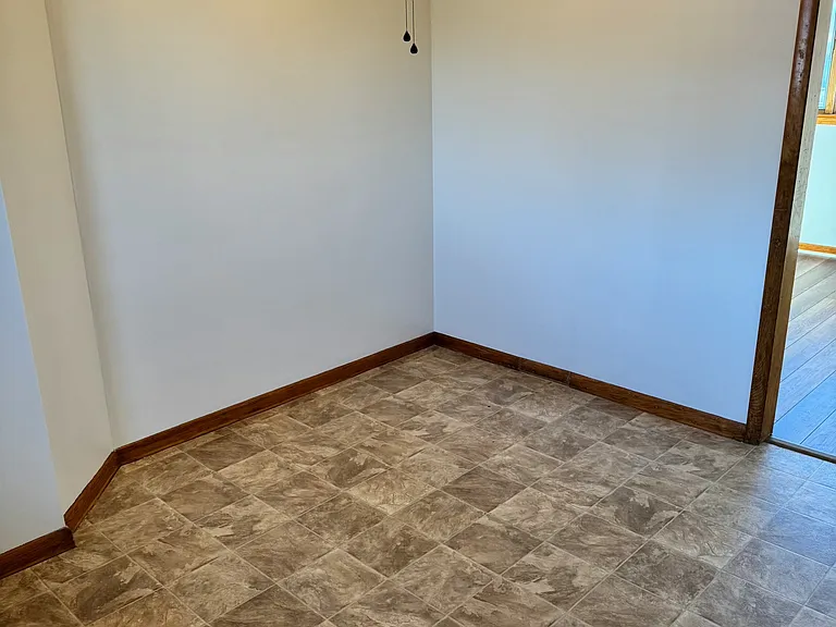 363 University Ave — Photo 16