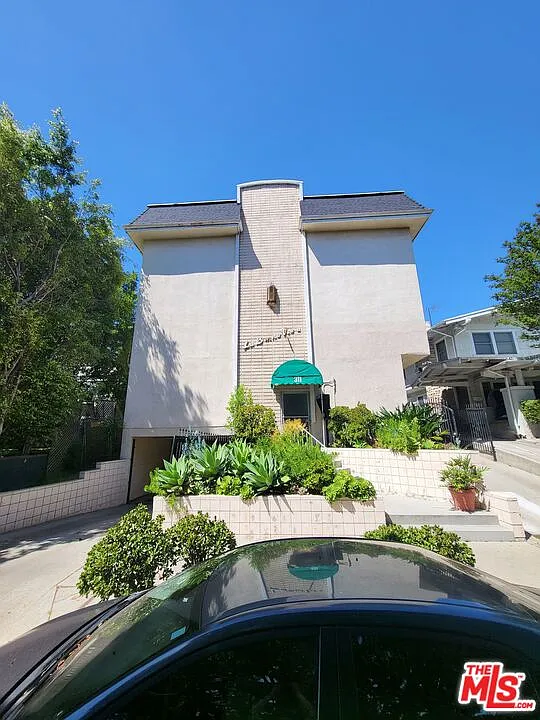 2 bed, 2.0 bath, $2,100 — Photo 1