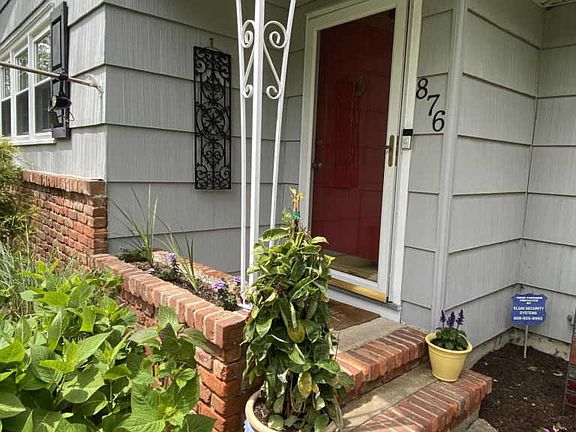 3rd image of 876 Medallion Ln