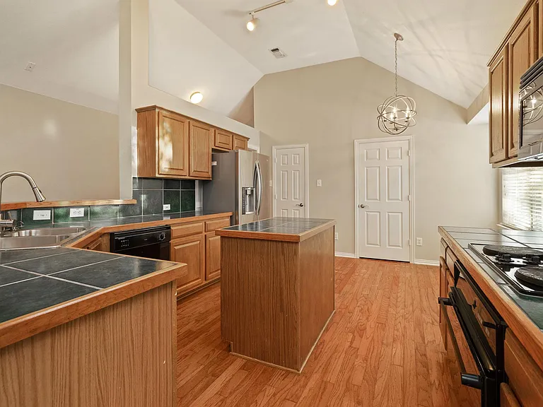 114 Midcrest Dr — Photo 14