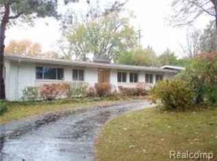 6809 N Adams Rd, Bloomfield Hills, MI 48304