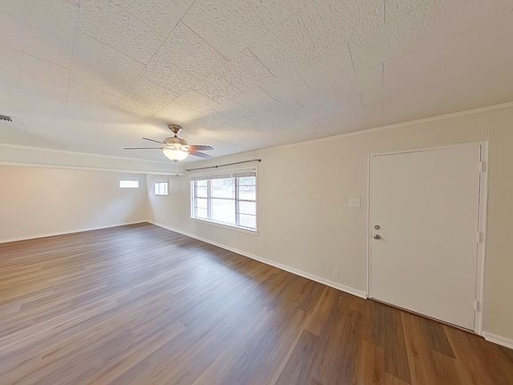 4th image of 3015 Meadows Dr