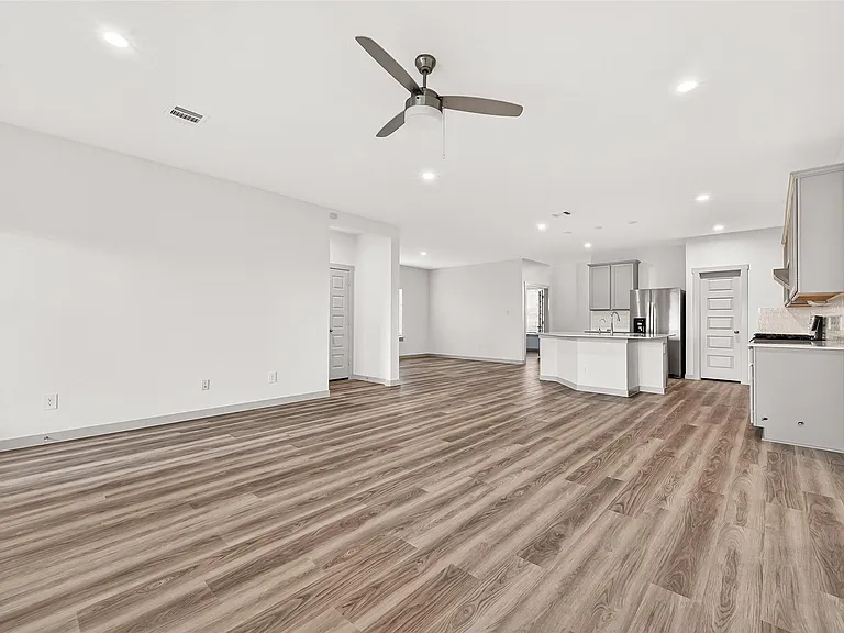 1107 Lakes Edge Ln — Photo 18