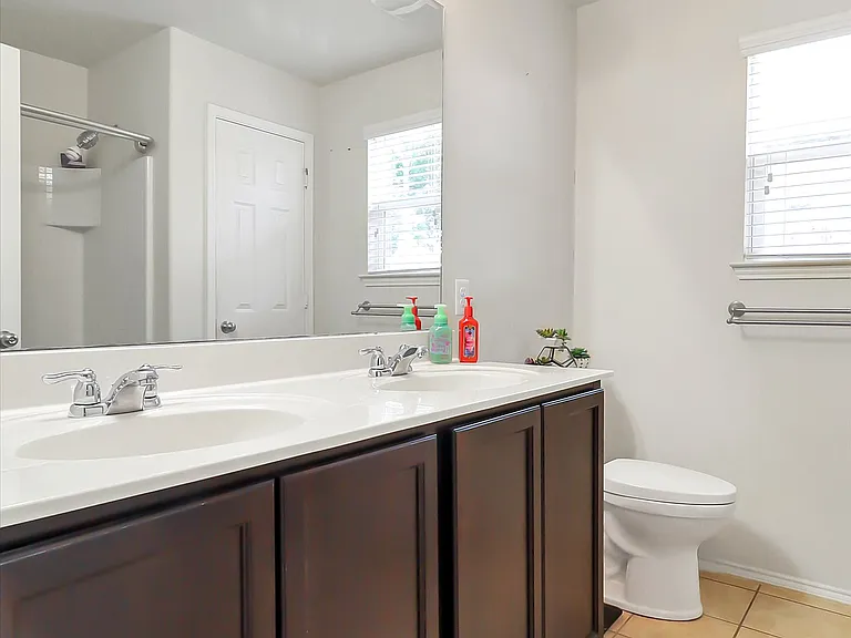 1713 Megan Creek Dr — Photo 5