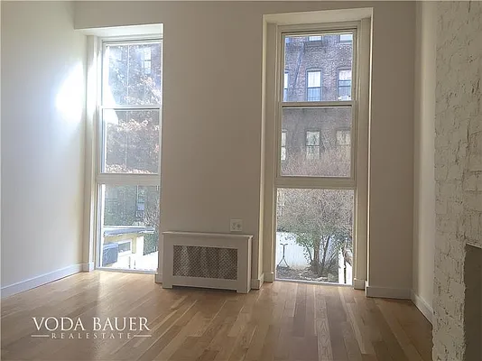 Rented by Voda Bauer Real Estate | media 36