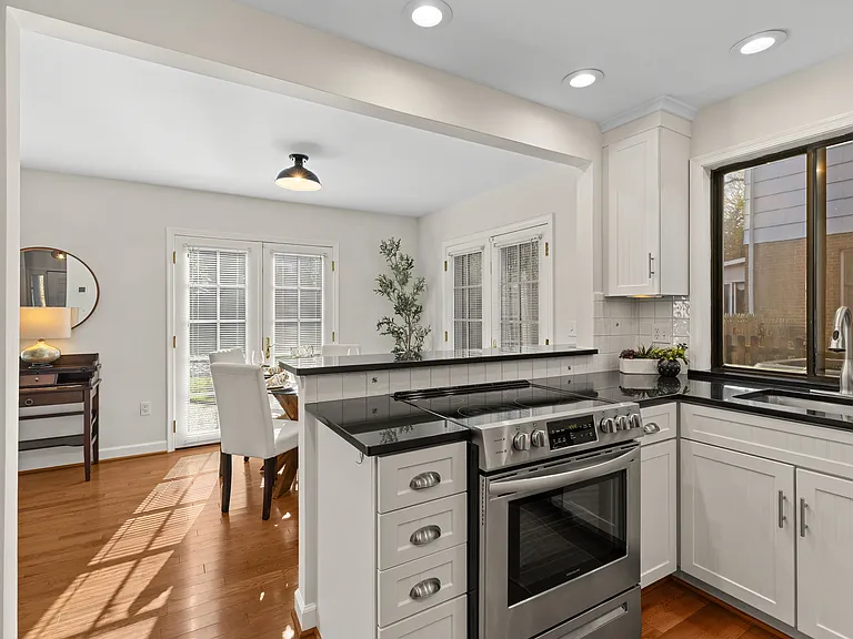 704 Ticonderoga Ave — Photo 10