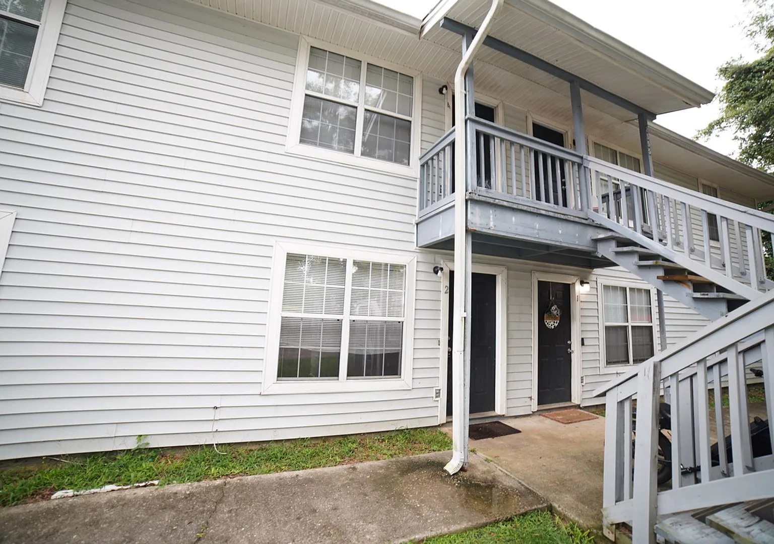 2555 Chateau Lane Apartments — Photo 1
