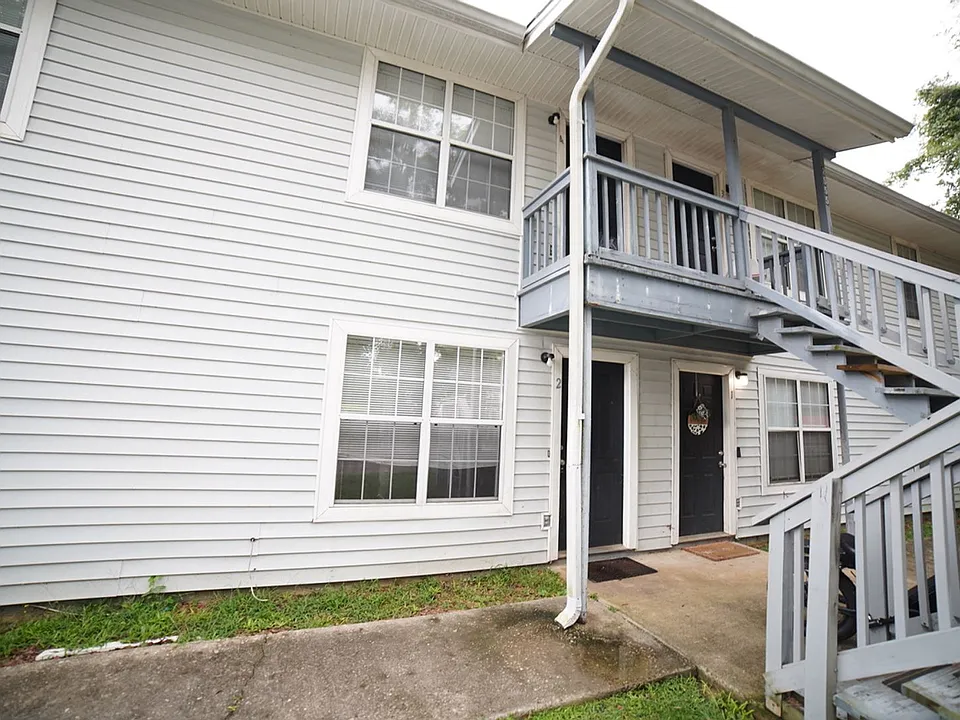 2555 Chateau Ln