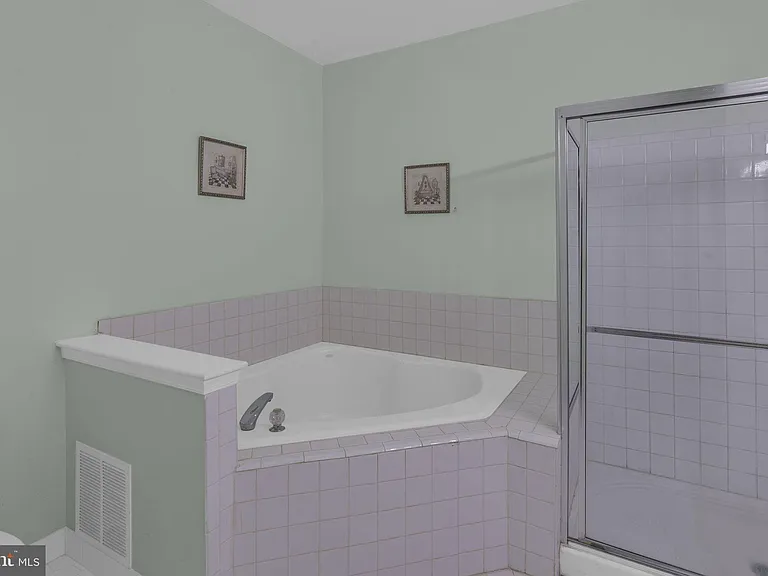 16 Cardiff Ct — Photo 30