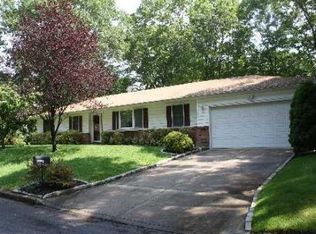 21 Barnes St, Smithtown, NY 11787